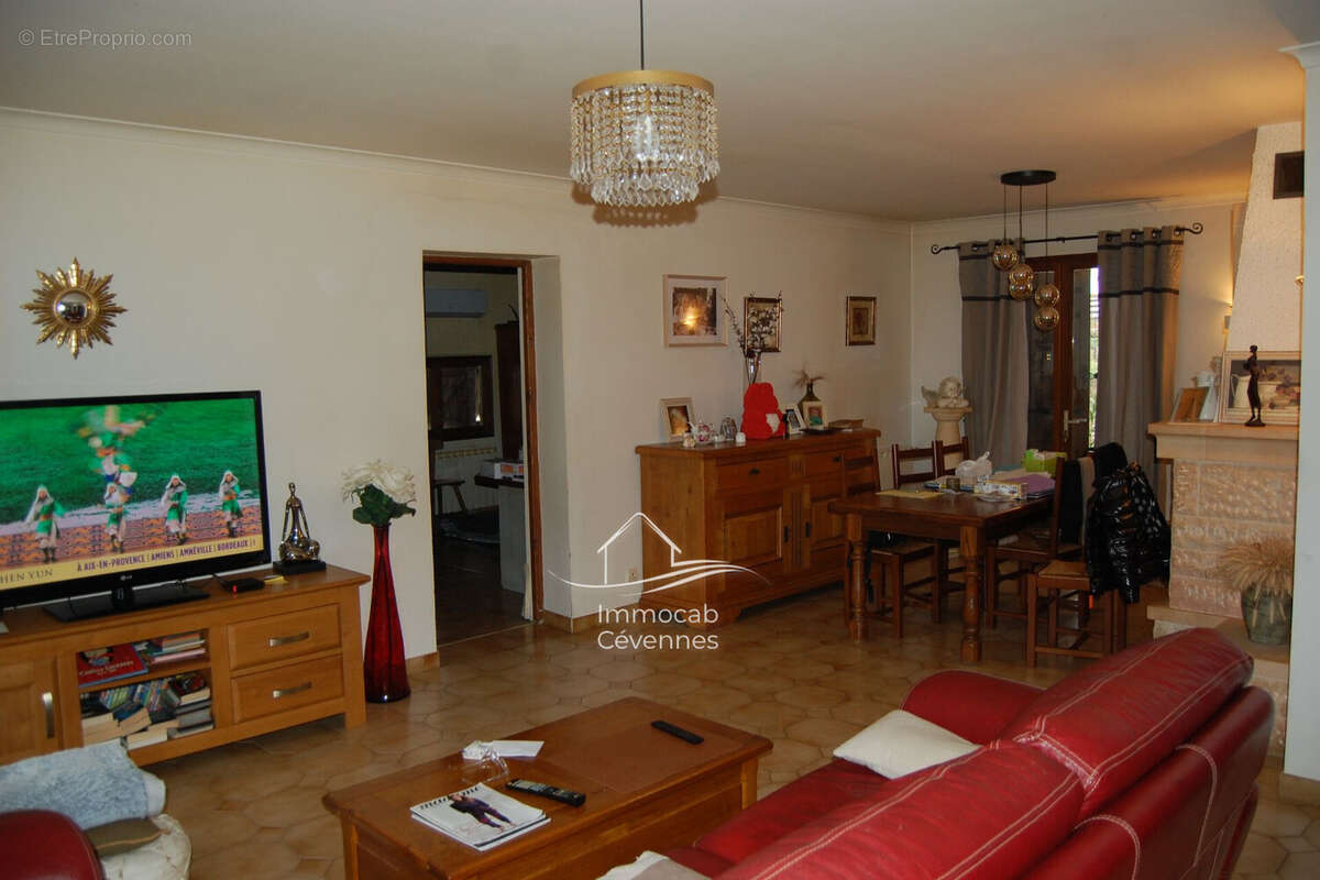 Maison à SAINT-HILAIRE-DE-BRETHMAS