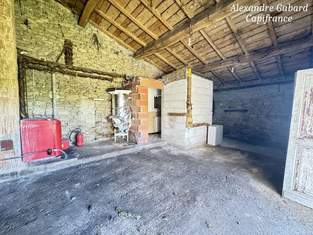Maison en pierres - 3 chambres - Jardin - Dépendances et fort potentiel - photo 13