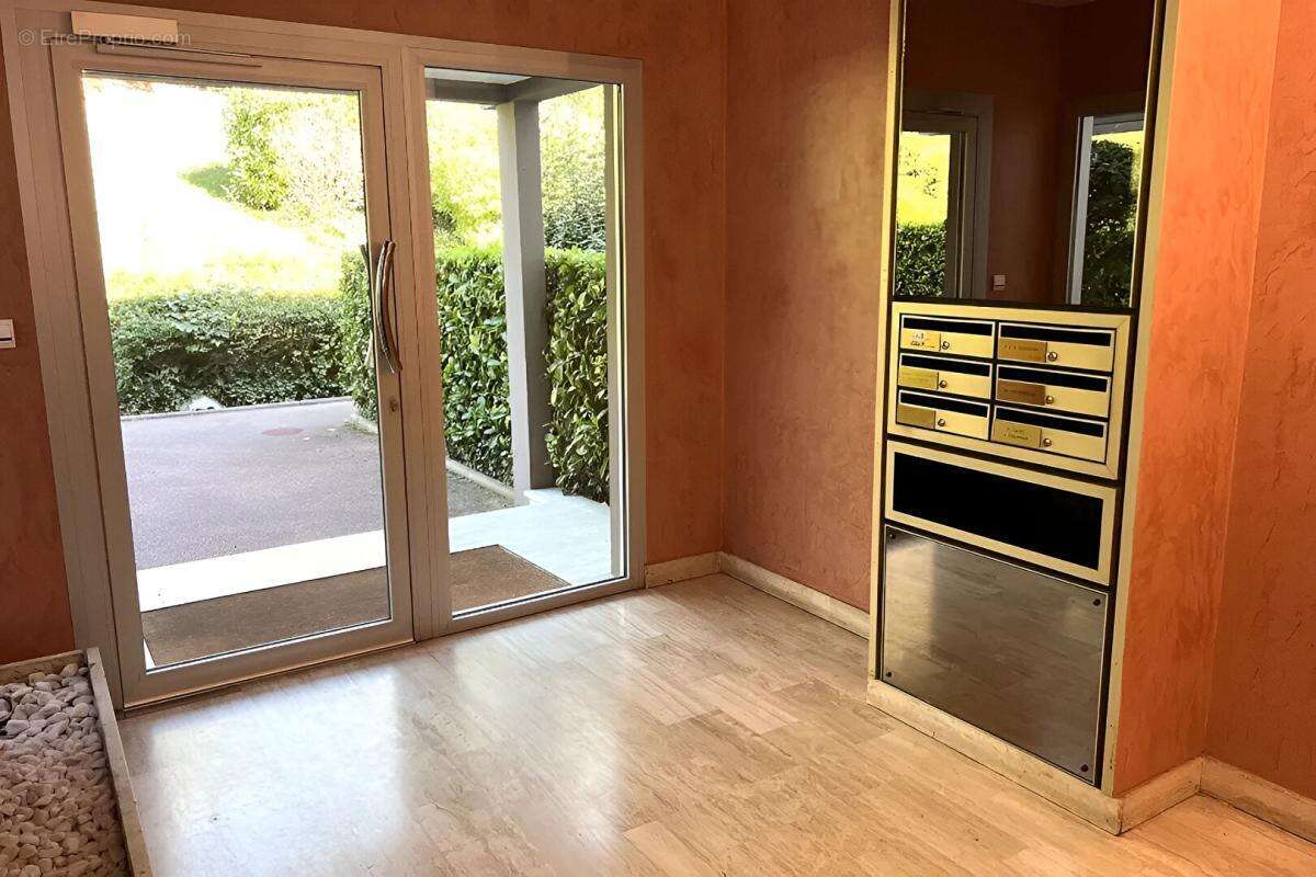 Appartement à CHARBONNIERES-LES-BAINS
