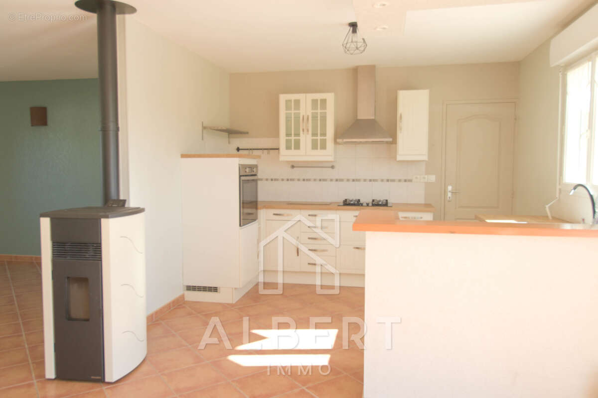 Maison à LONGUE-JUMELLES