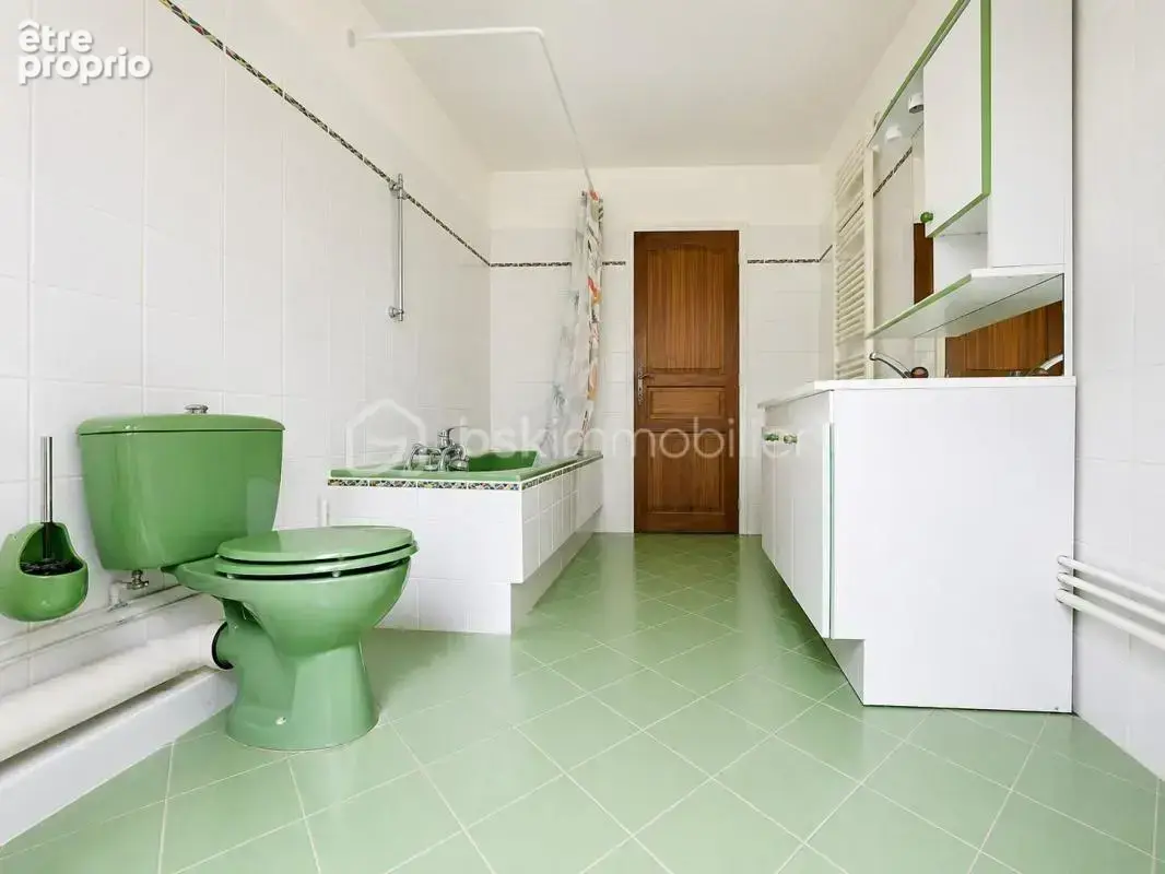 Une demeure de charme aux volumes rares, nichée dans un écrin de verdure de 7 300 m², 9 chambres, deux salles d'eau, une salle d - photo 19