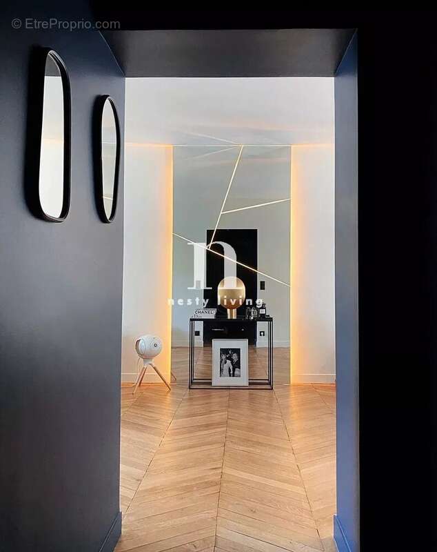 Appartement à PARIS-16E