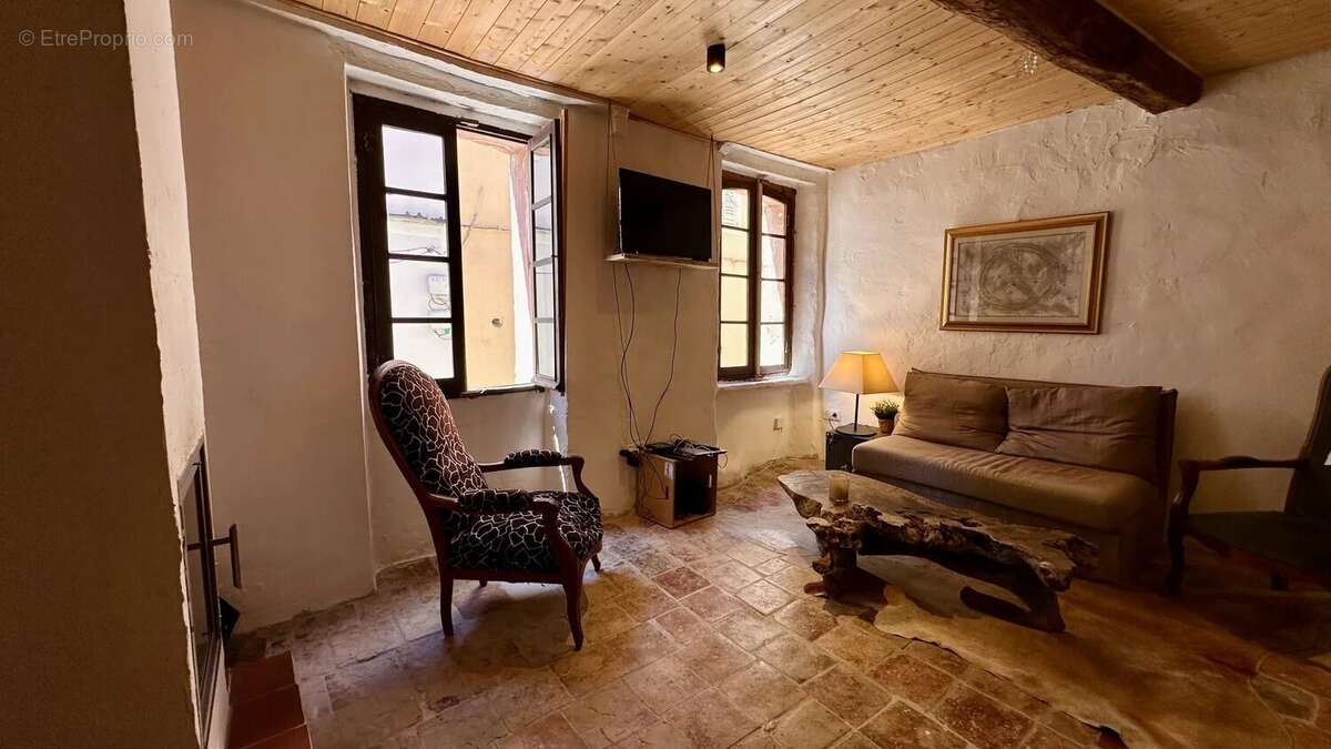 Appartement de village rénové avec caves voûtées — Haut de Cagnes - photo 2