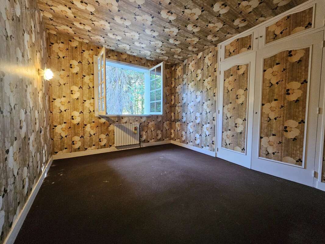 Maison de campagne individuelle avec ancien potentiel de chambres d'hôtes – Une opportunité de rénovation riche en possibilités - photo 10