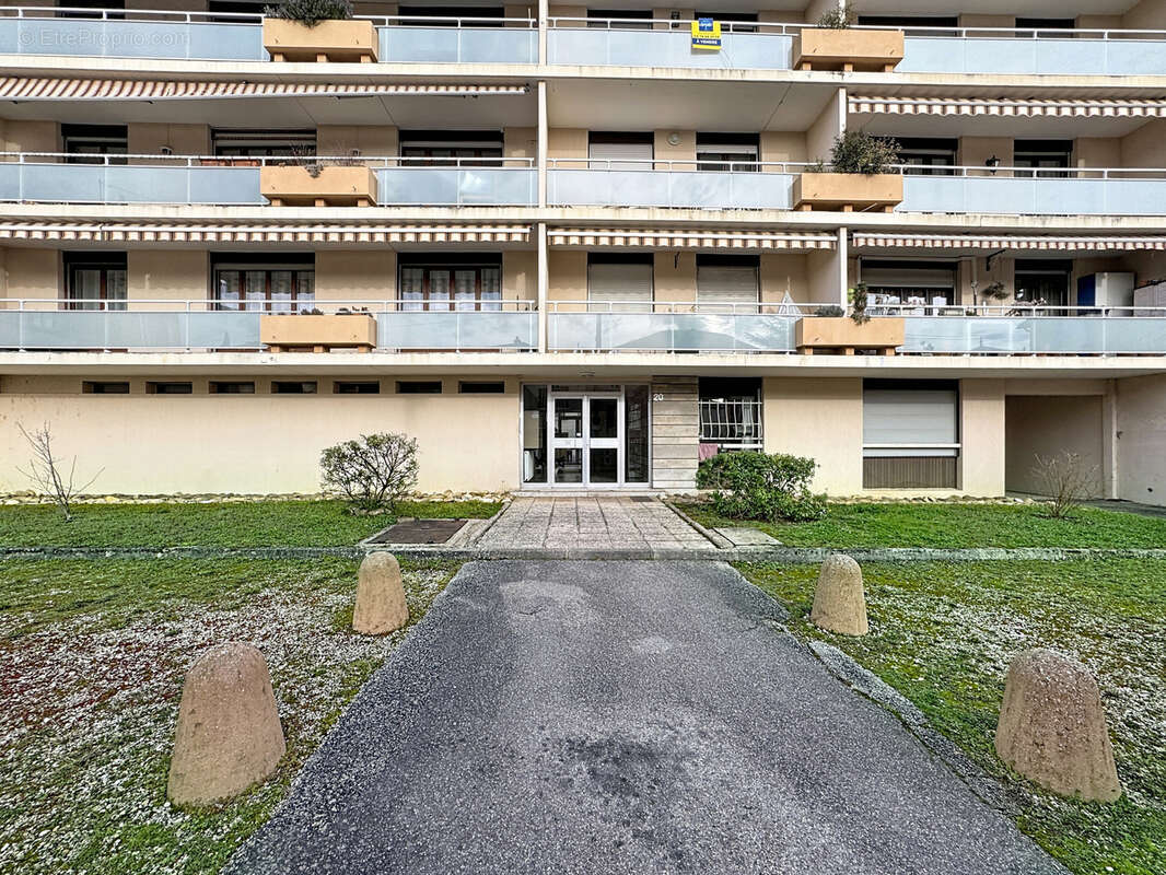 Appartement à SAINT-GENIS-LAVAL