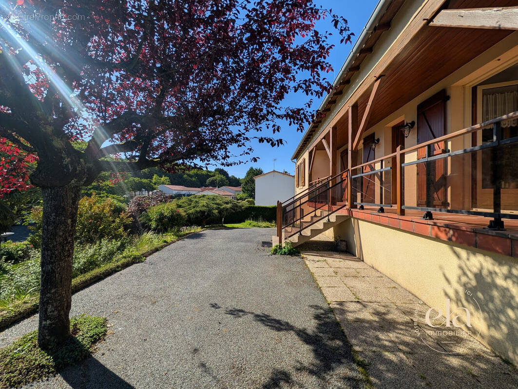 Maison à POUZAUGES