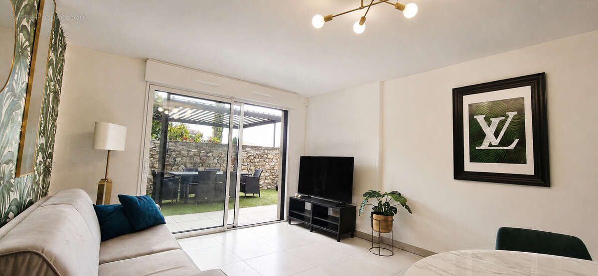 EXCLUSIVITE - Grand 2 pièces en rez de jardin + garage - photo 2
