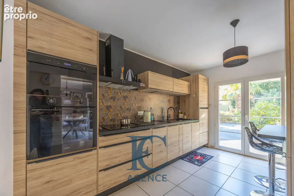 Maison 5 pièces de 118 m2 au calme - photo 4