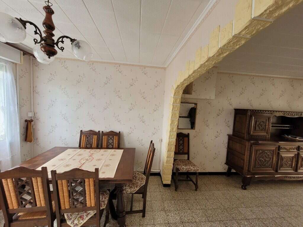 Maison à AVESNES-SUR-HELPE