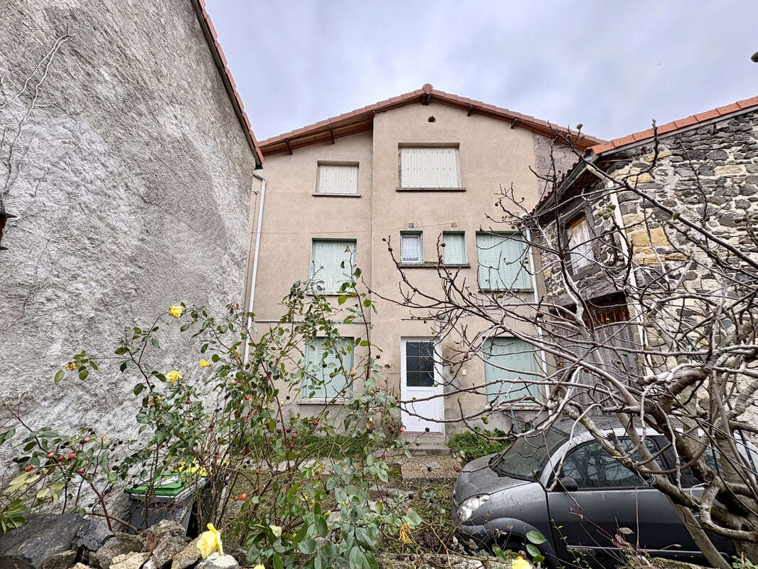 Maison à LA ROCHE-BLANCHE