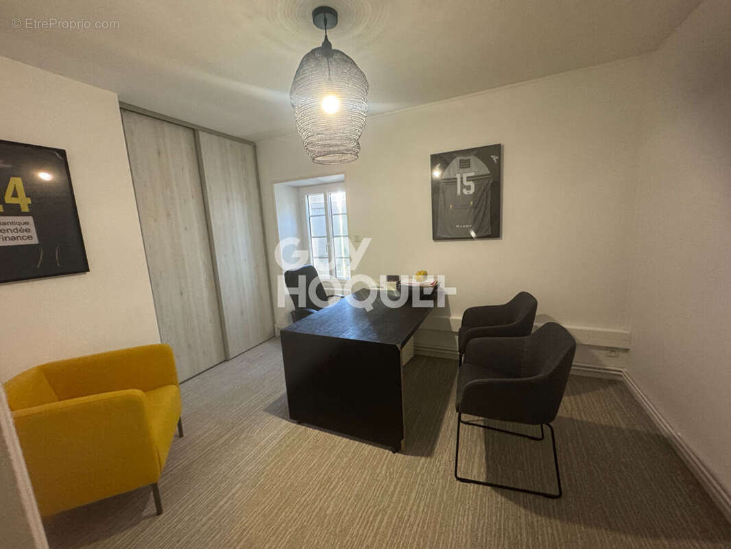 Commerce à FONTENAY-LE-COMTE