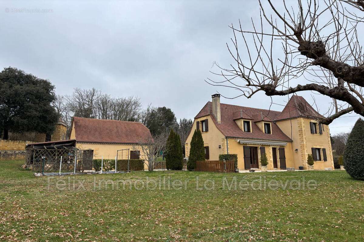 Maison à CARSAC-AILLAC