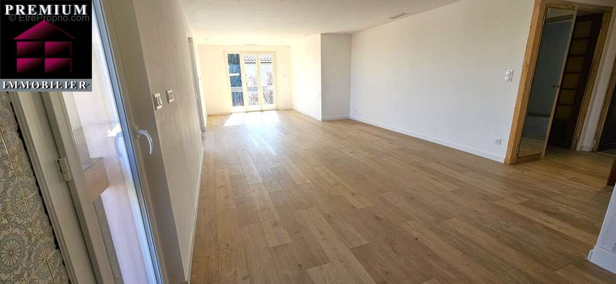 Maison à SAINT-ESTEVE