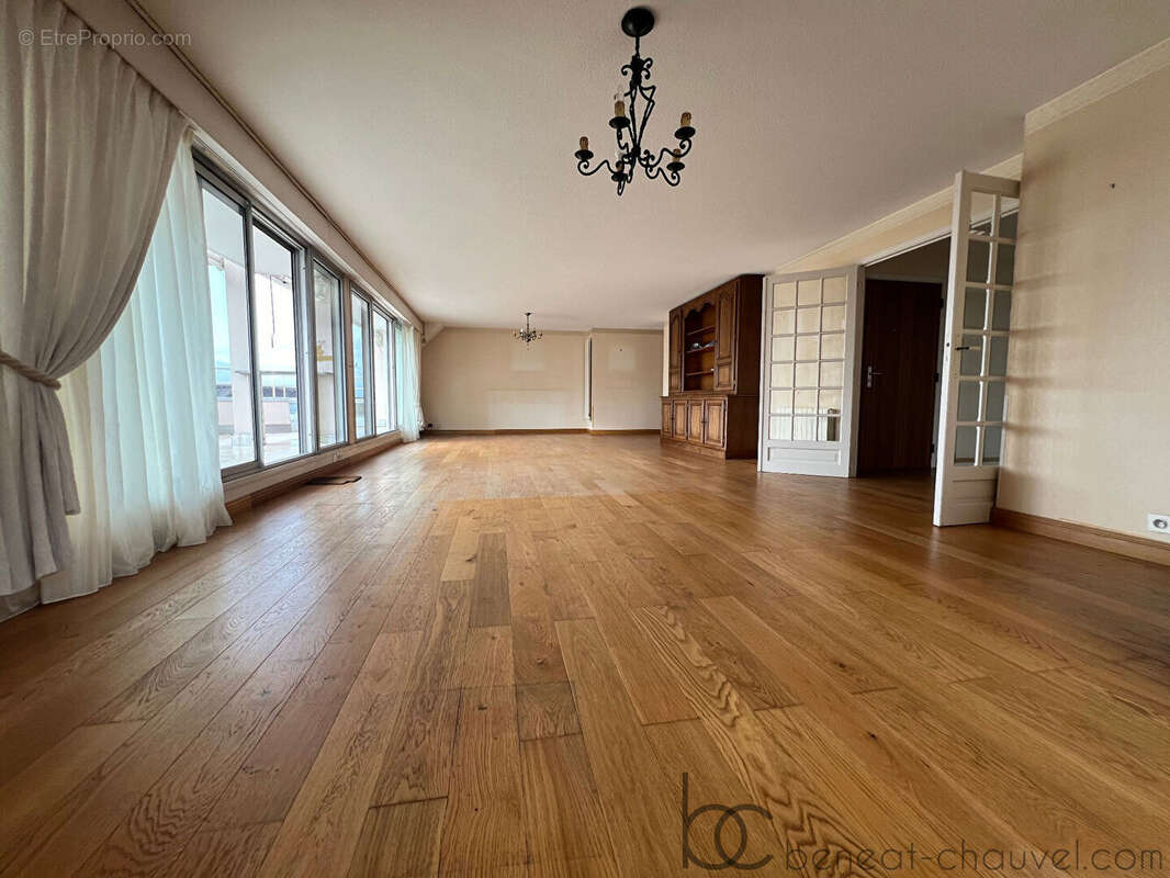 Appartement proche centre ville, dernier étage avec ascenseur 165 m² 4 chambres - photo 4