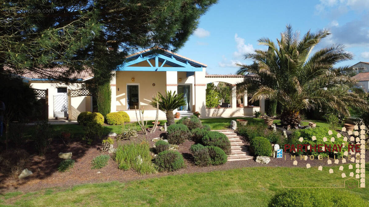 Maison à LA CHAPELLE-SAINT-LAURENT