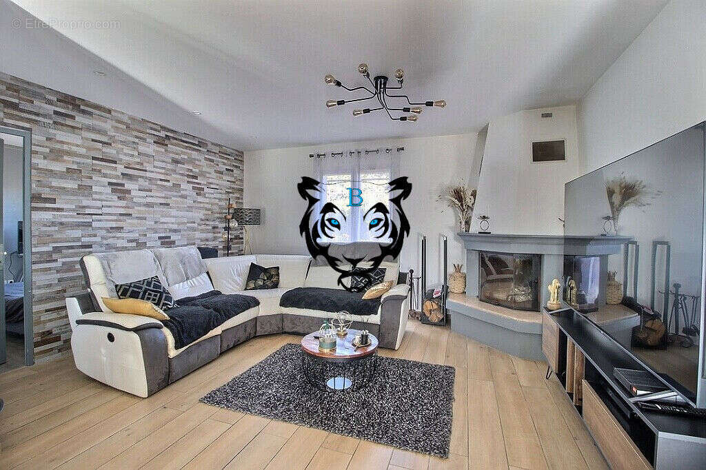 Maison à LE MUY