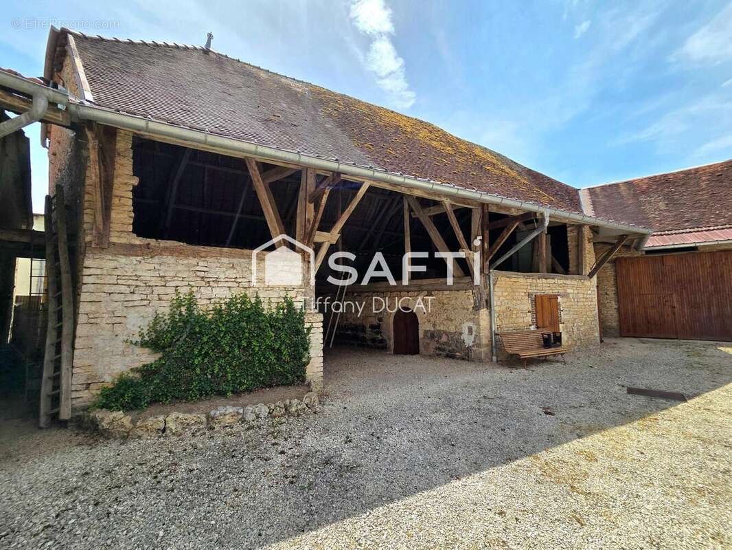 Maison 168 m² à Etourvy  - photo 2