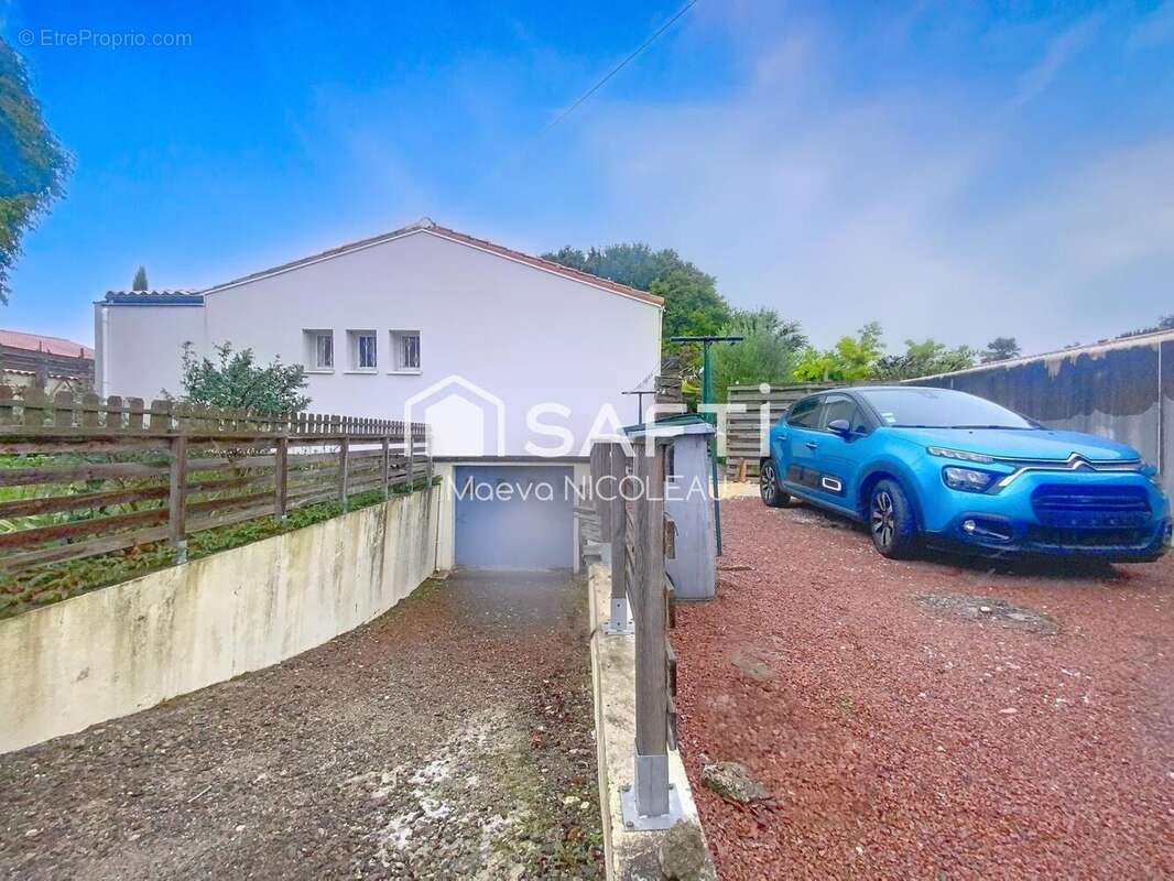 Photo 2 - Maison à SURGERES