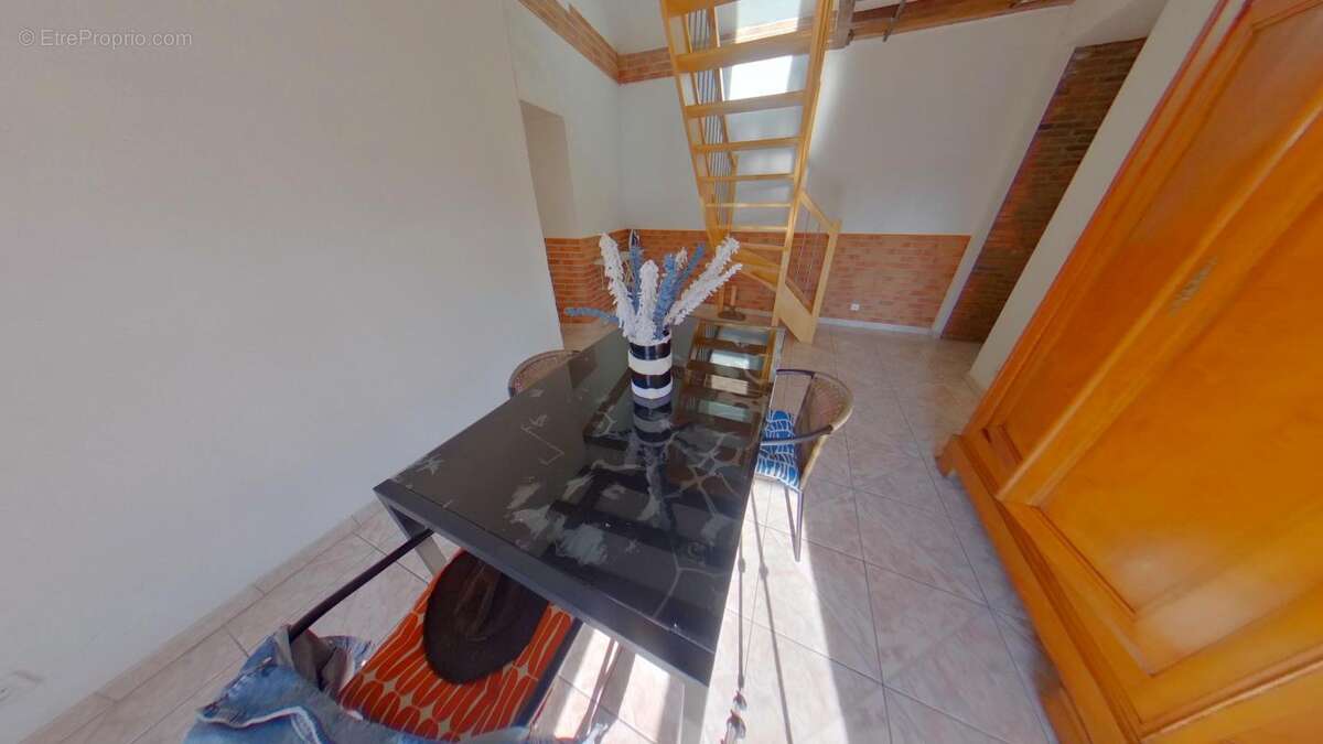 Appartement à AY