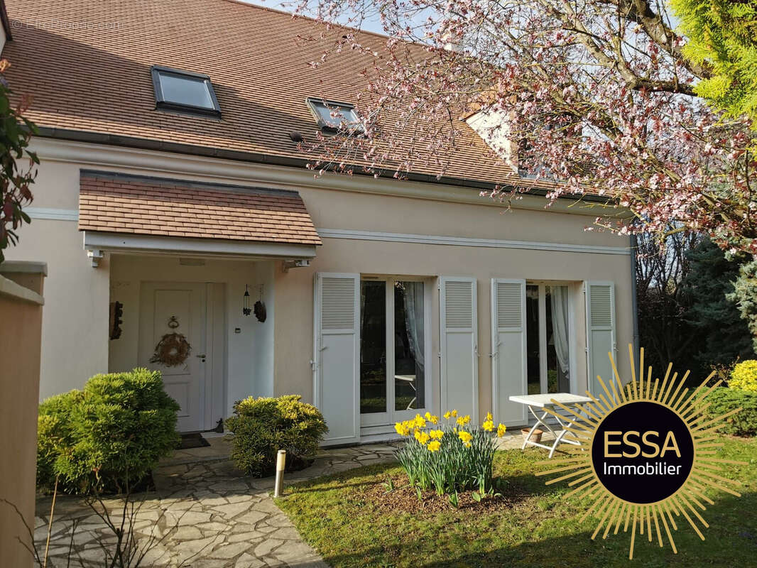 Maison à SAINT-NOM-LA-BRETECHE