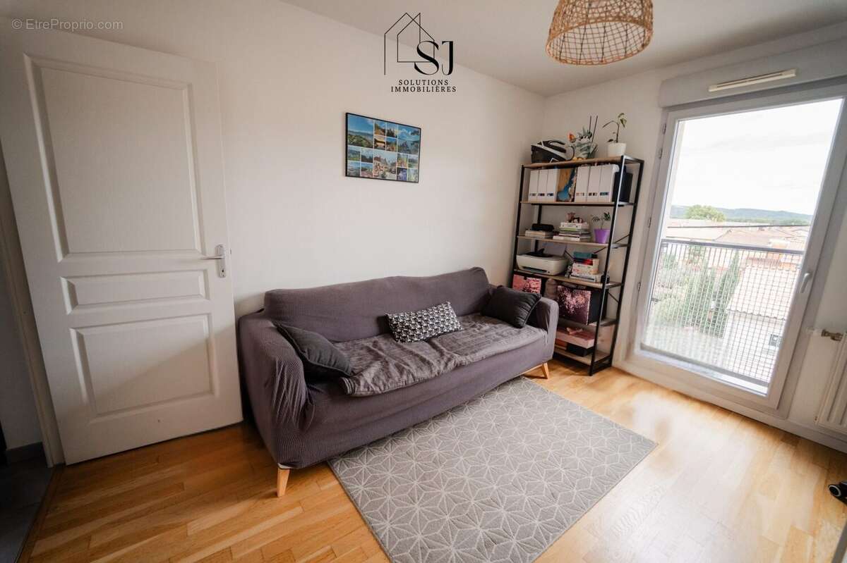 Appartement à LES ROCHES-DE-CONDRIEU