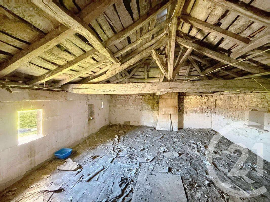 Maison 294 m² à Roullet-Saint-Estephe  - photo 7