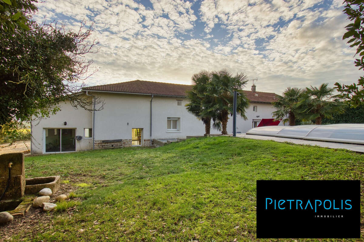 Maison à CRUZILLES-LES-MEPILLAT