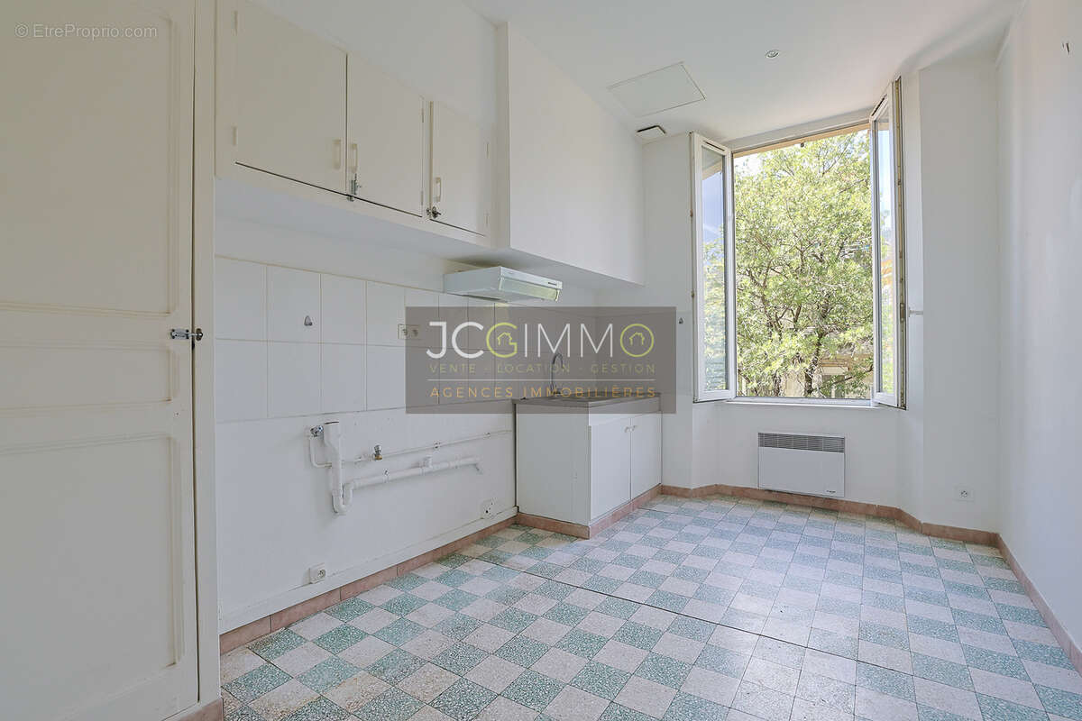 Appartement à SOLLIES-PONT