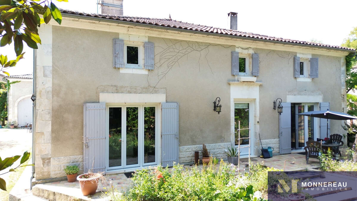 Maison à BAIGNES-SAINTE-RADEGONDE