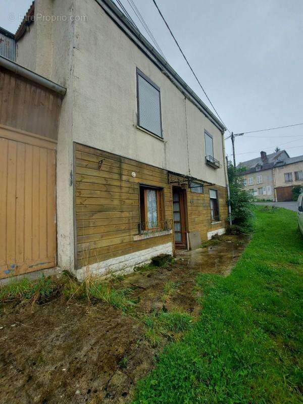 Maison à VAUX-MONTREUIL