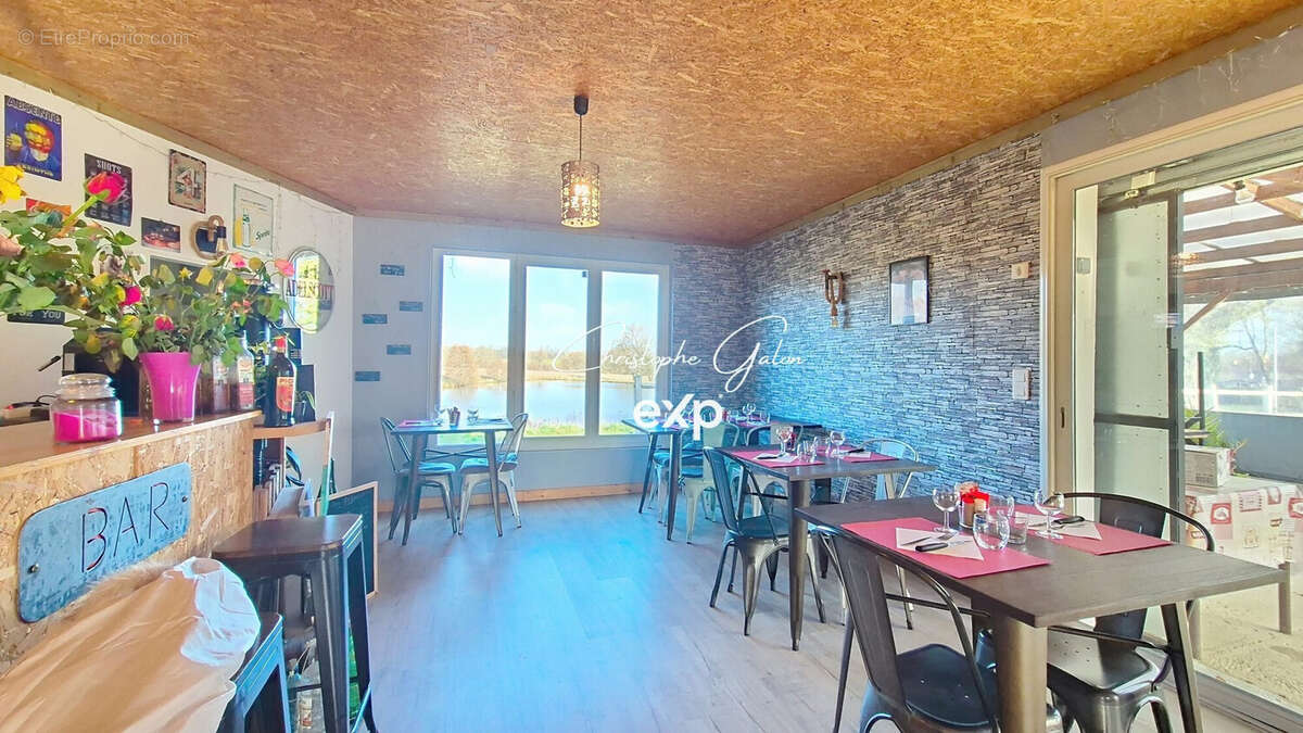 Commerce à BUSSIERE-POITEVINE