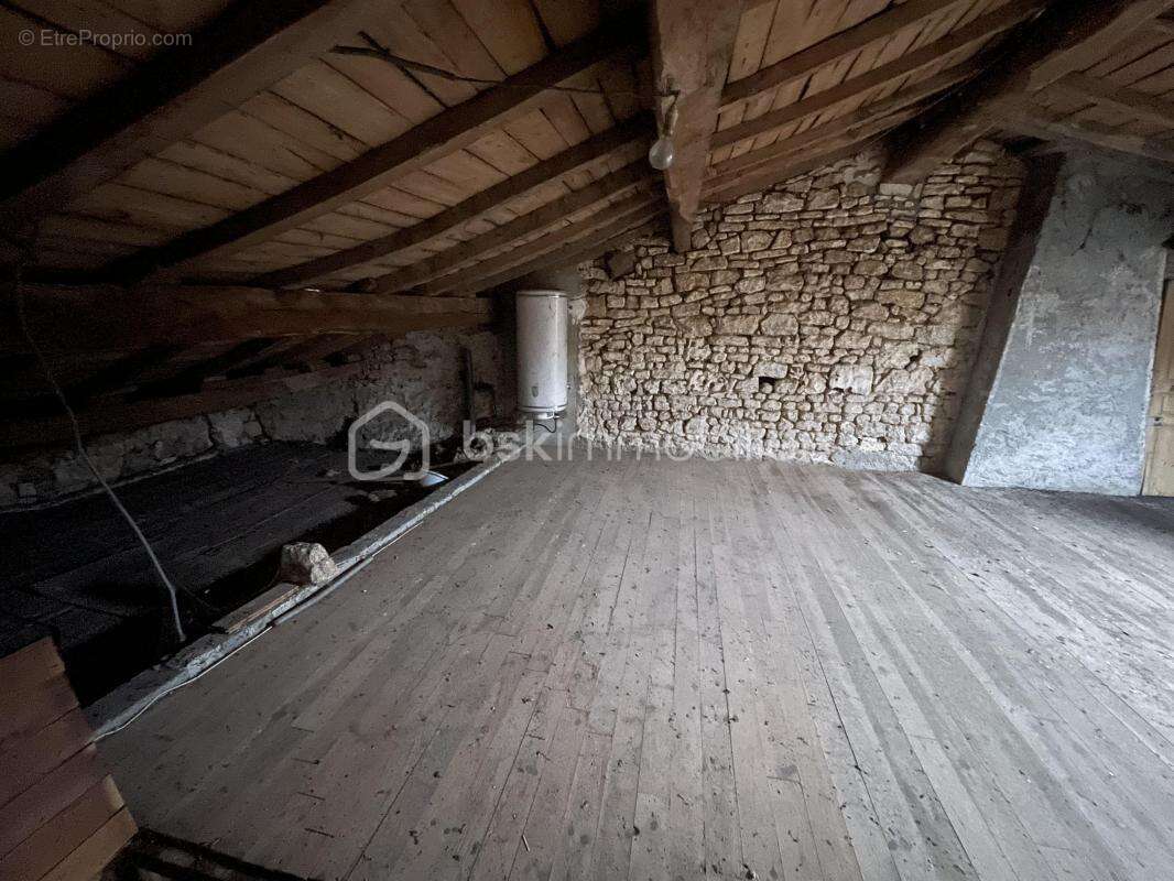  maison en pierre avec dépendance  –  potentiel – 109 000 € négociable - photo 14