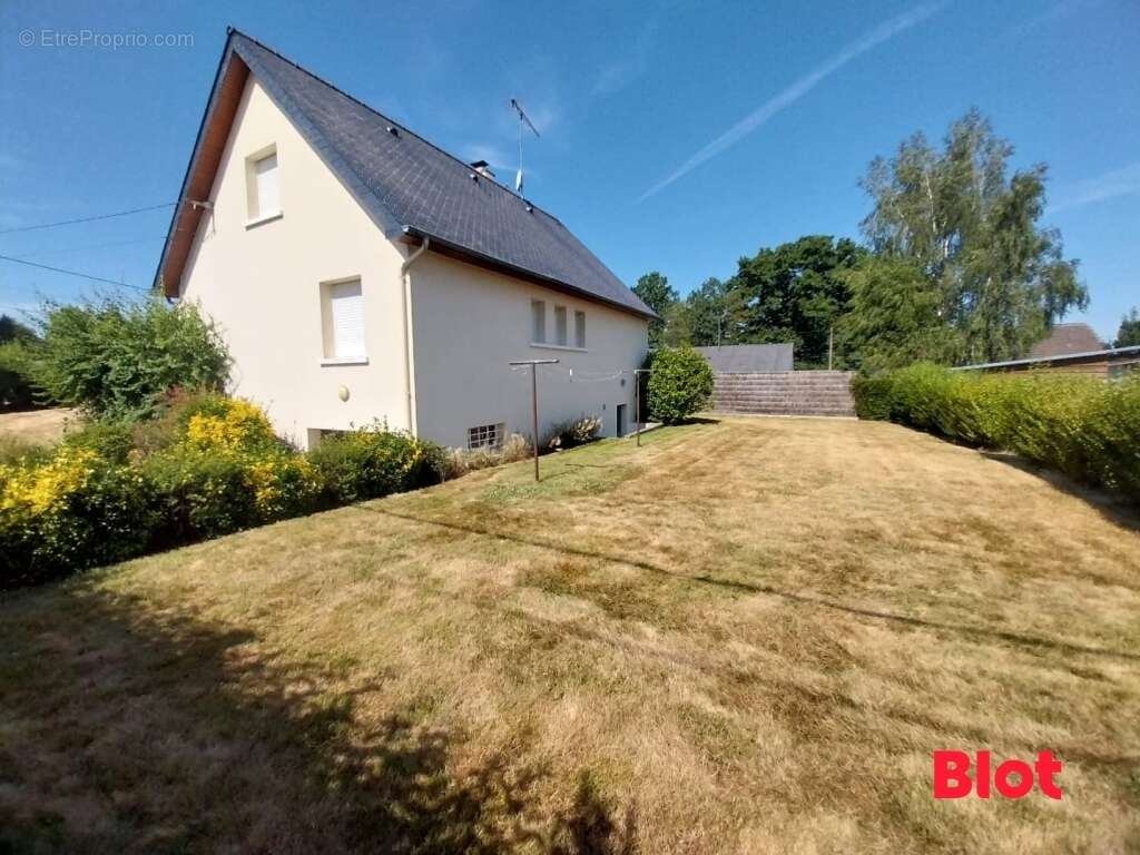 Maison 134 m² à Saint-Ouen-Des-Toits  - photo 2