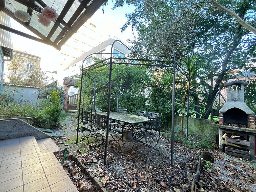 Maison à SURESNES