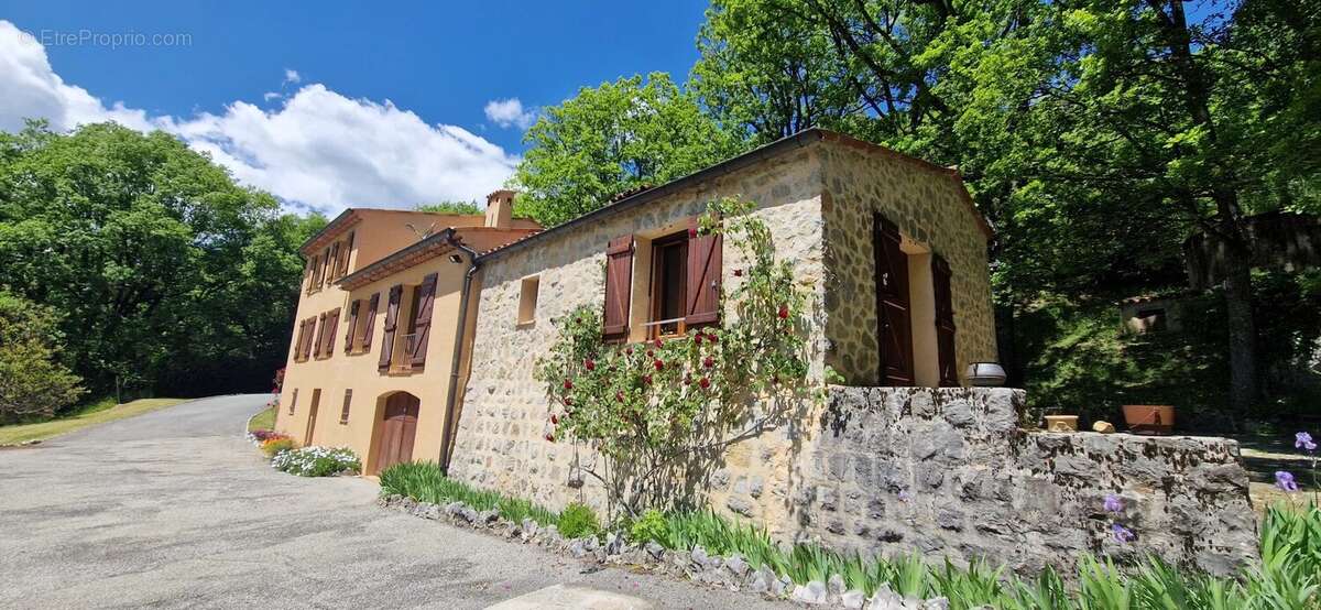 Maison à GREOLIERES