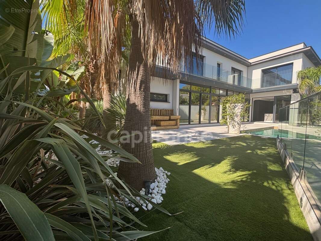 Grau d'agde, villa contemporaine p7 avec double garage, prestations luxueuses proche mer, secteur calme - photo 3