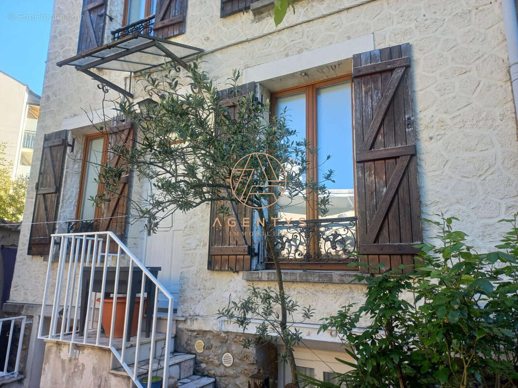 Maison à SAINT-MAUR-DES-FOSSES