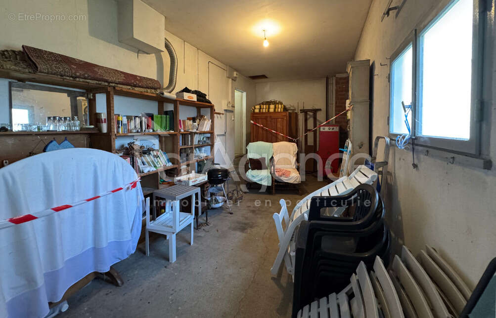 Maison plain-pied   Jardin et garage - photo 18