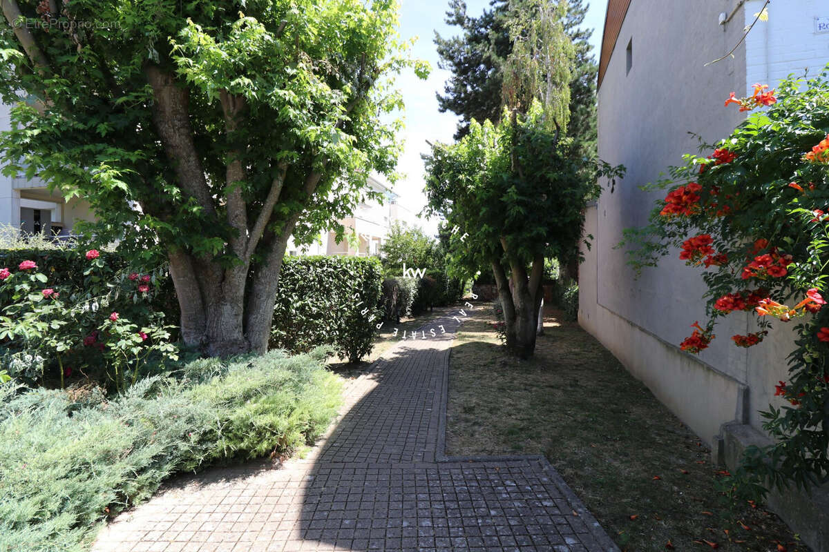 Appartement 76 m² à Clamart  - photo 2