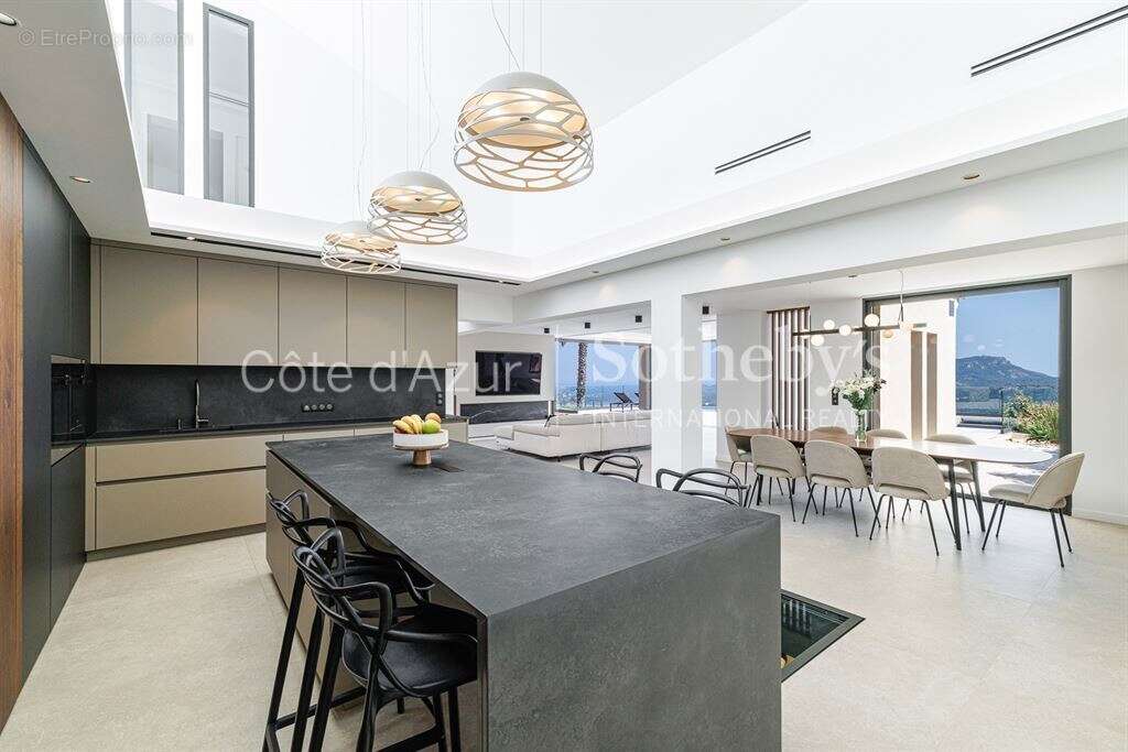 Proche Mandelieu villa contemporaine vue mer 290 m2 piscine calme absolu - photo 8
