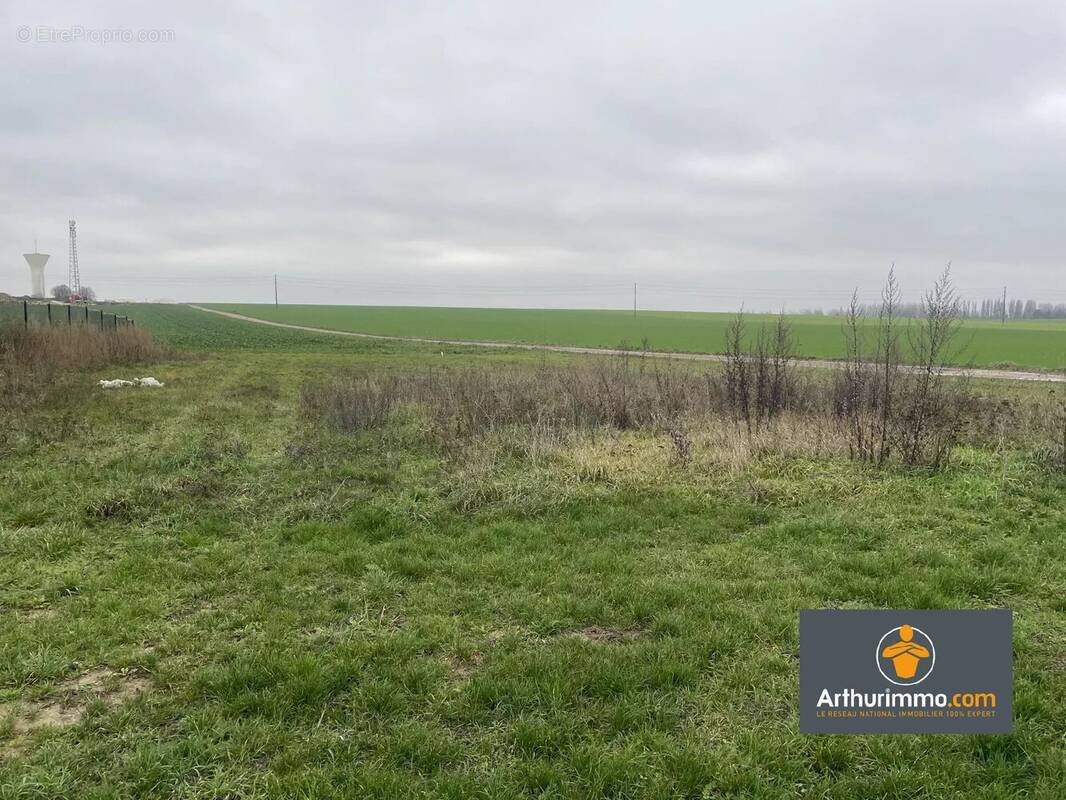 Terrain à VARISCOURT