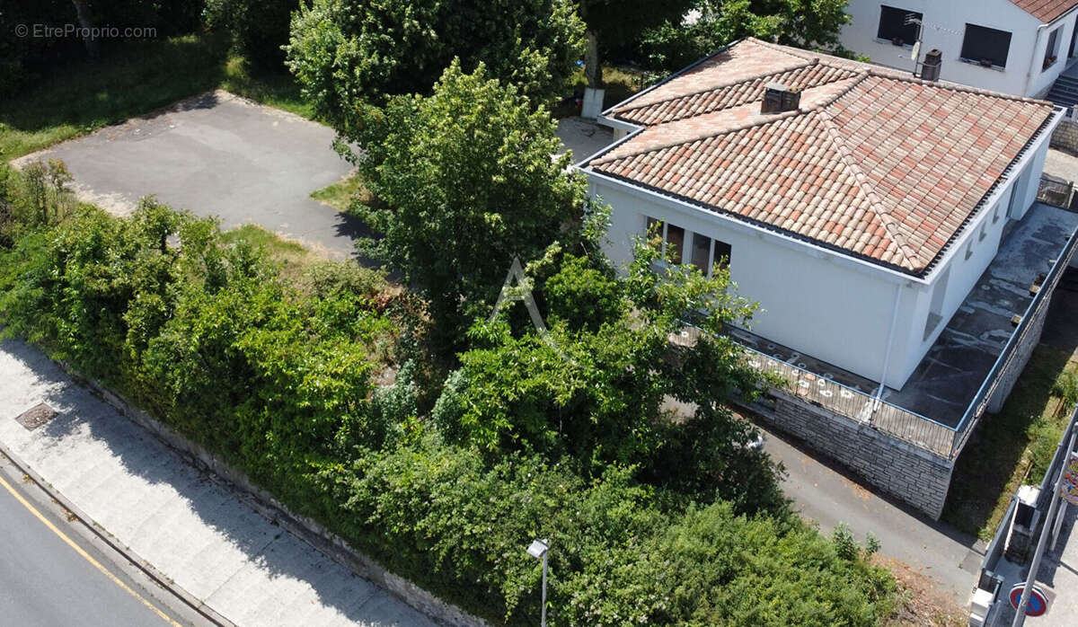 Maison à JONZAC