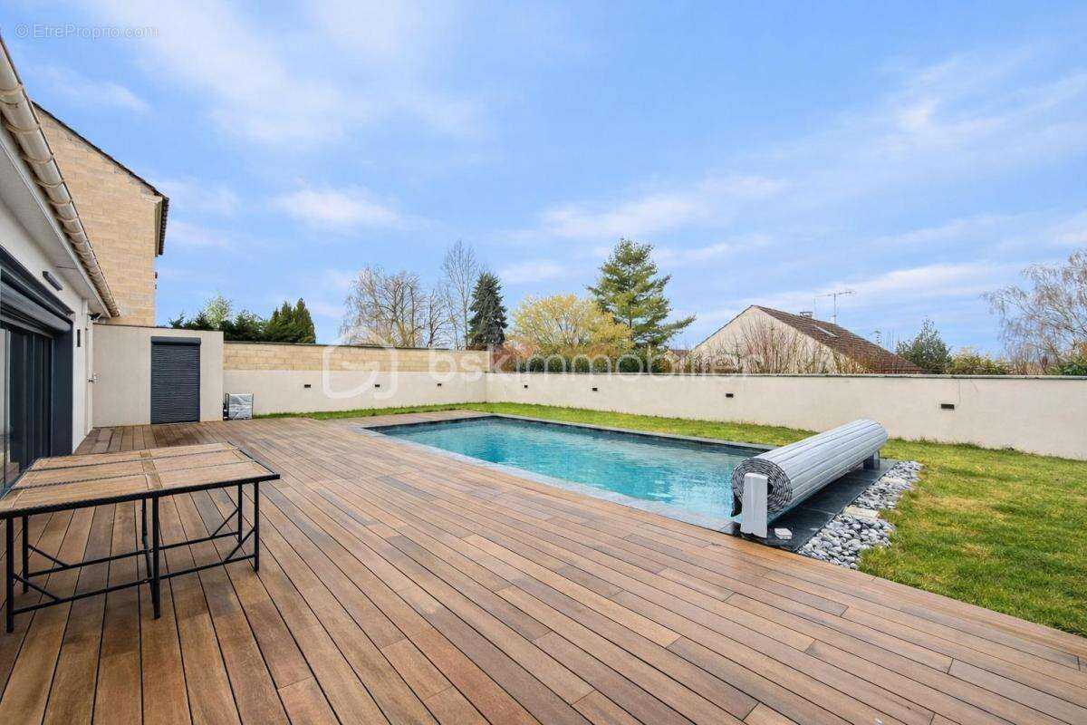 Maison à LE PLESSIS-BELLEVILLE