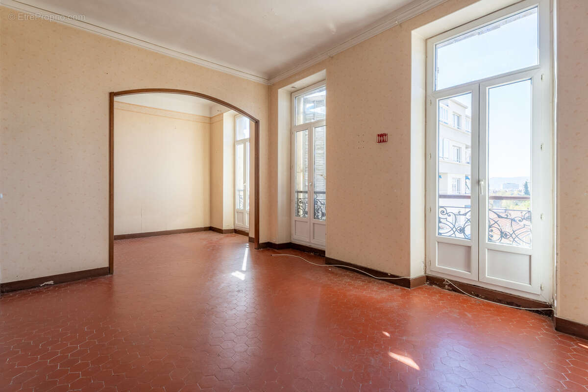 Appartement à MARSEILLE-4E