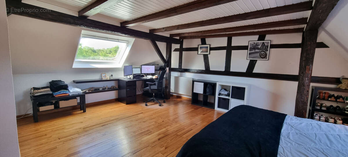 À vendre   Maison individuelle pleine de charme avec terrain et dépendances - photo 8