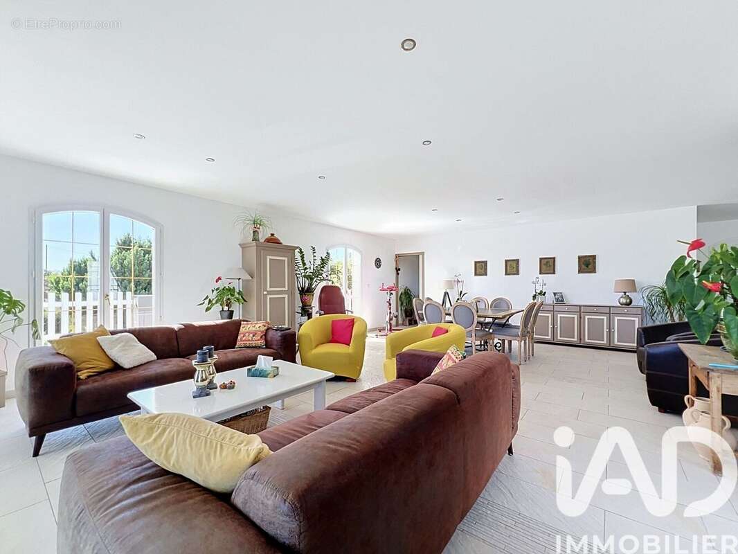 Maison 164 m² à Arnaud-Guilhem  - photo 8