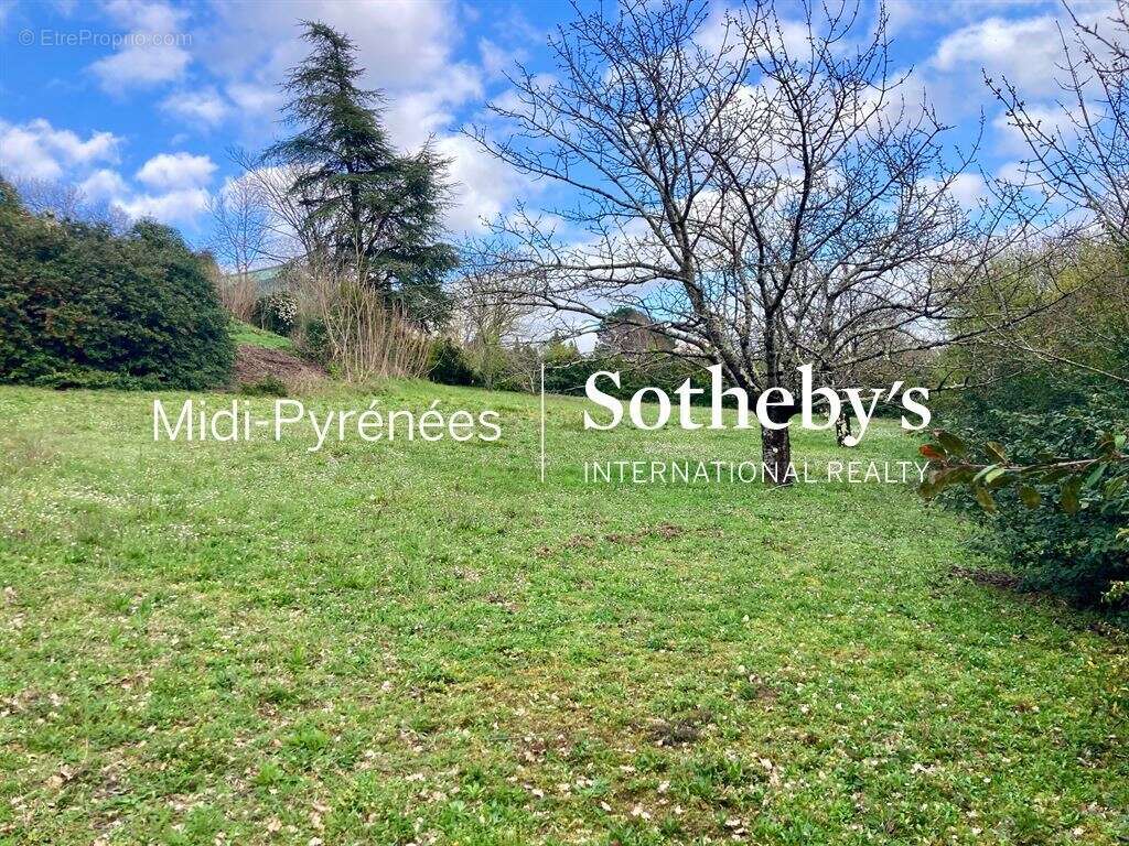 Terrain à VIGOULET-AUZIL
