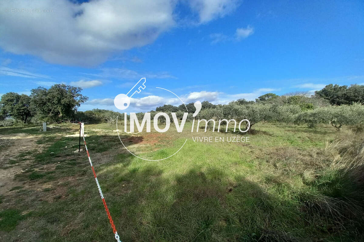 Terrain à UZES