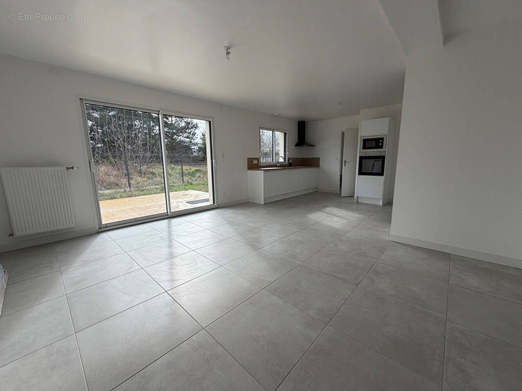 Maison à LA CHAPELLE-SAINT-MESMIN