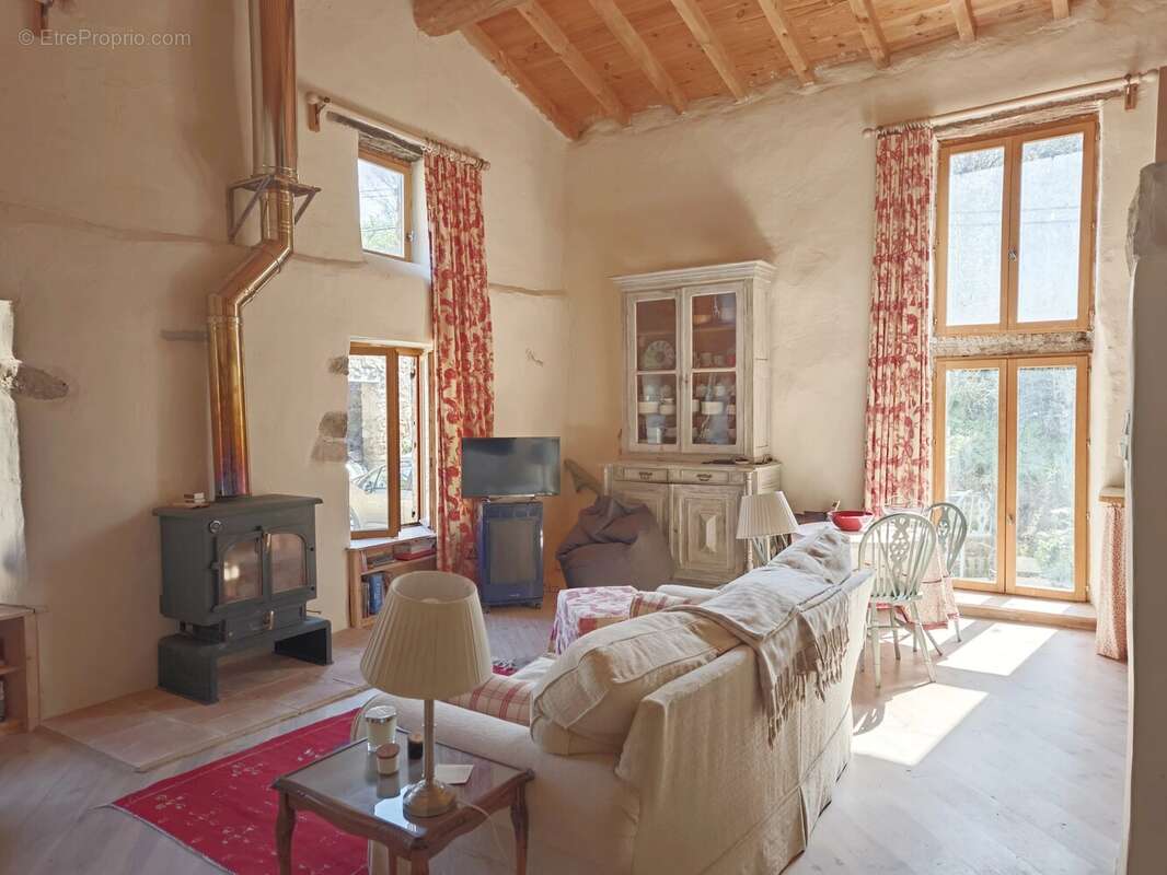 Jolie maison en pierres avec dépendances - photo 5